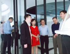 广东省工业和信息化局莅临成都江浩自动门安装有限公司调研制造业创新中心建设情况